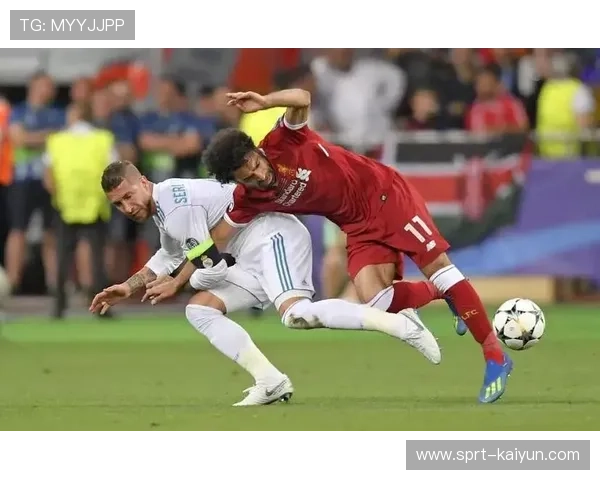 黄潜后卫福伊特伤退，泪洒赛场赛季报销